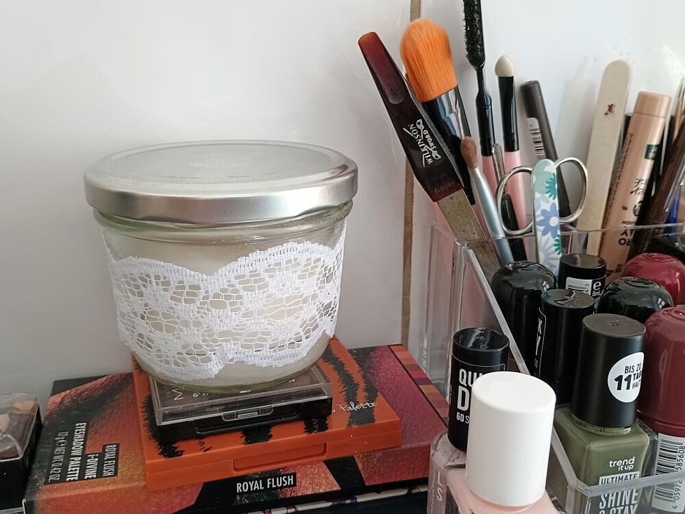 Glas mit selbstgemachten Pads
