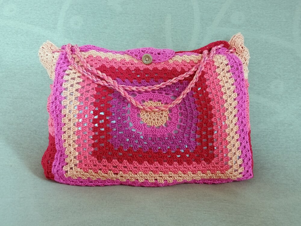 Beitragsbild zur Schultertasche aus Granny Squares