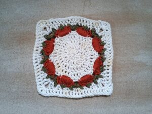 Granny Square mit kleinen Kürbissen