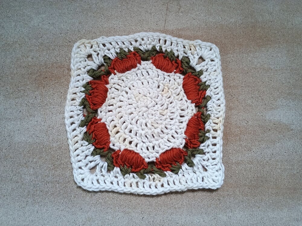 Granny Square mit kleinen Kürbissen